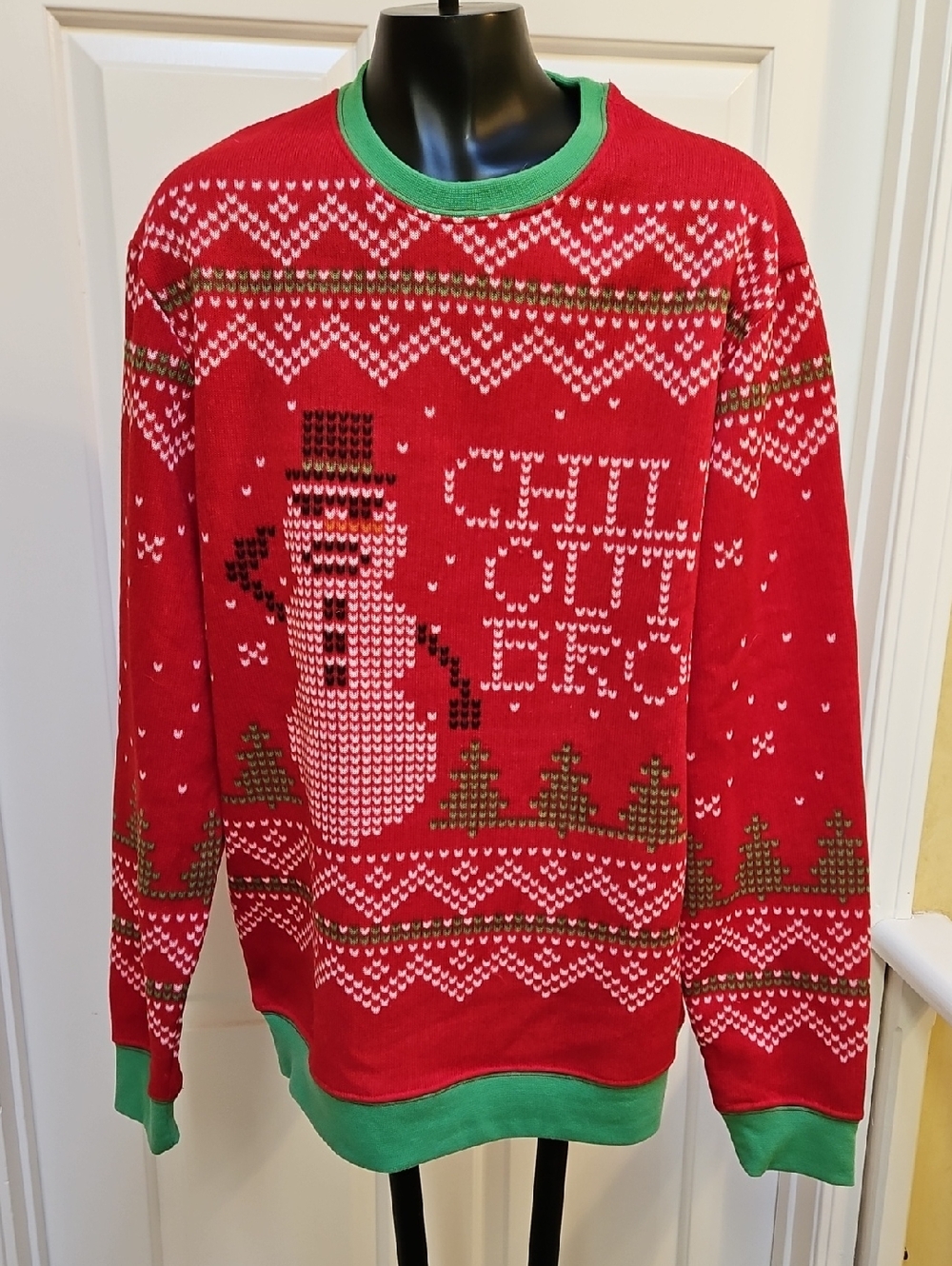FIFTH SUN Red 'Chill Out Bro' Snowman Holiday SweatAHIRT - M. NWT
